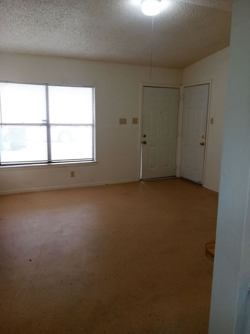 Cute 2/1 duplex with a garage – photo 3