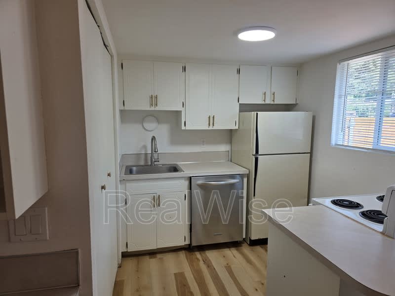 1101 NE Minnehaha St – photo 5