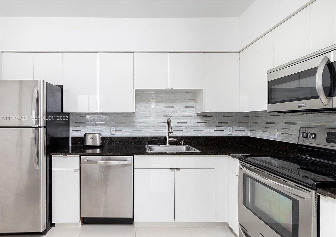 1330 West Ave – photo 3