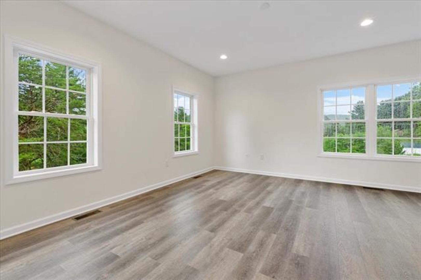 5 BED 2.5 BATH HOME LOCATED IN BLACKSBURG – photo 3