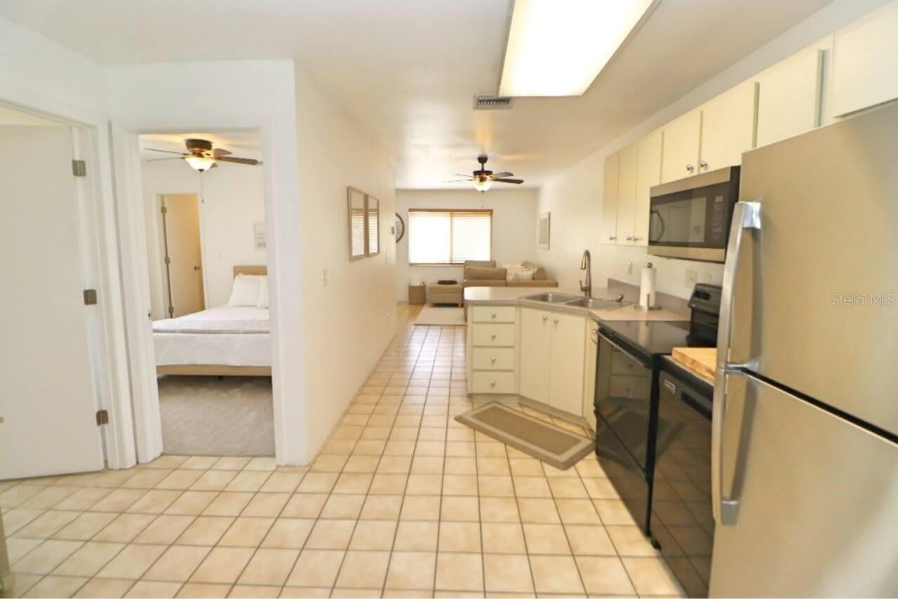906 E 11TH AVENUE – photo 5