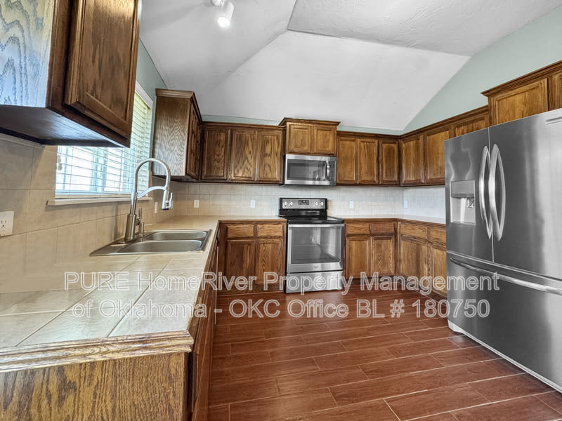 11629 SW 11th St – photo 3