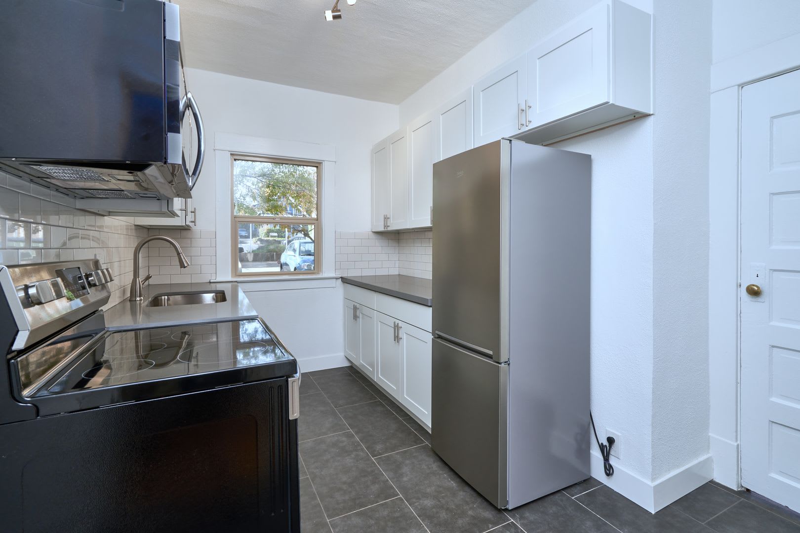 1421 On Queen Anne – photo 1
