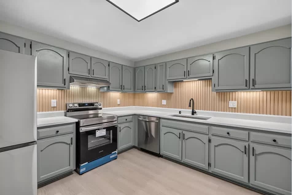 2101 Chateau Ct – photo 3