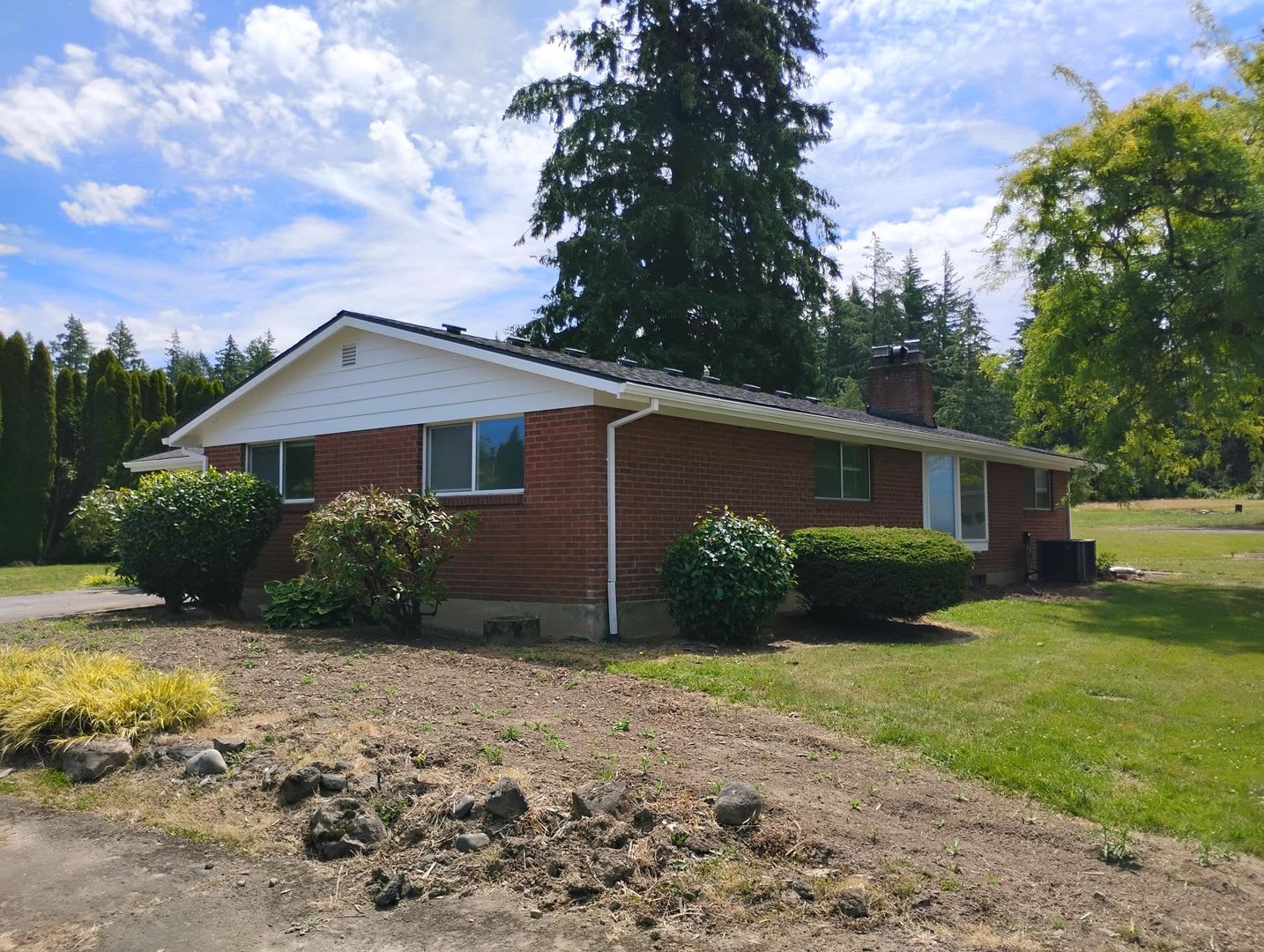 Refurbished home with Basement and large yard – photo 2