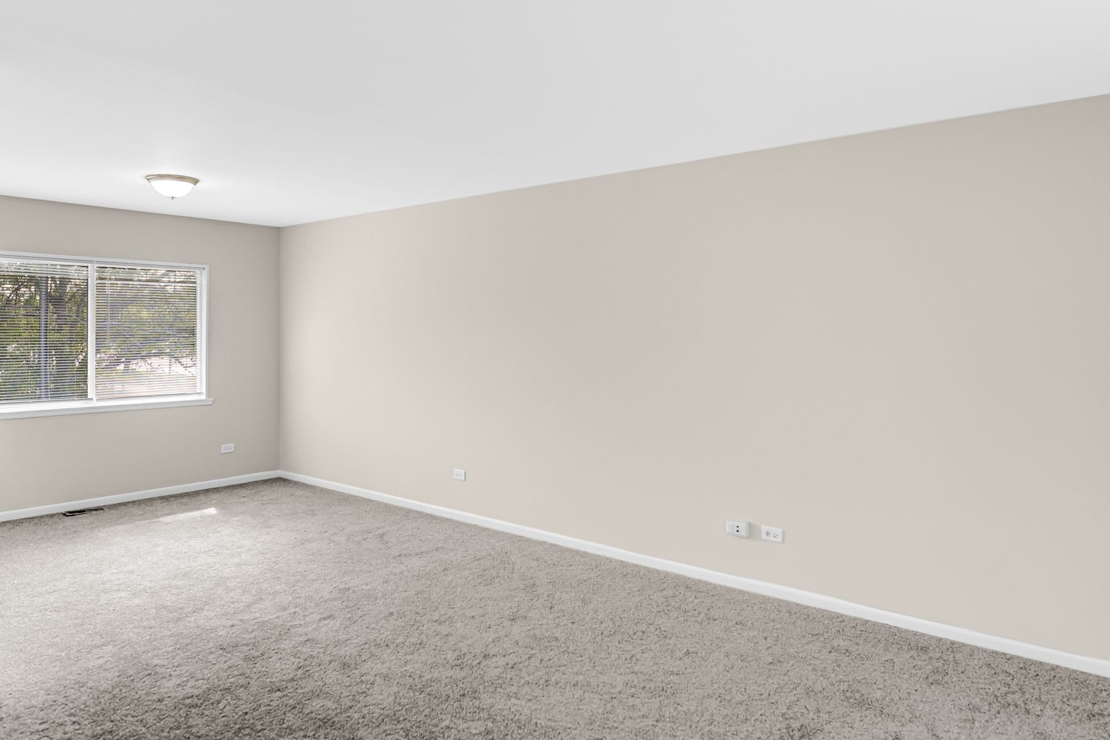4-Bedroom, 2-Bathroom Home in Richton Park – photo 3