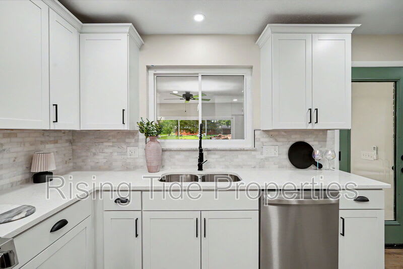 2569 Richmar Dr – photo 3