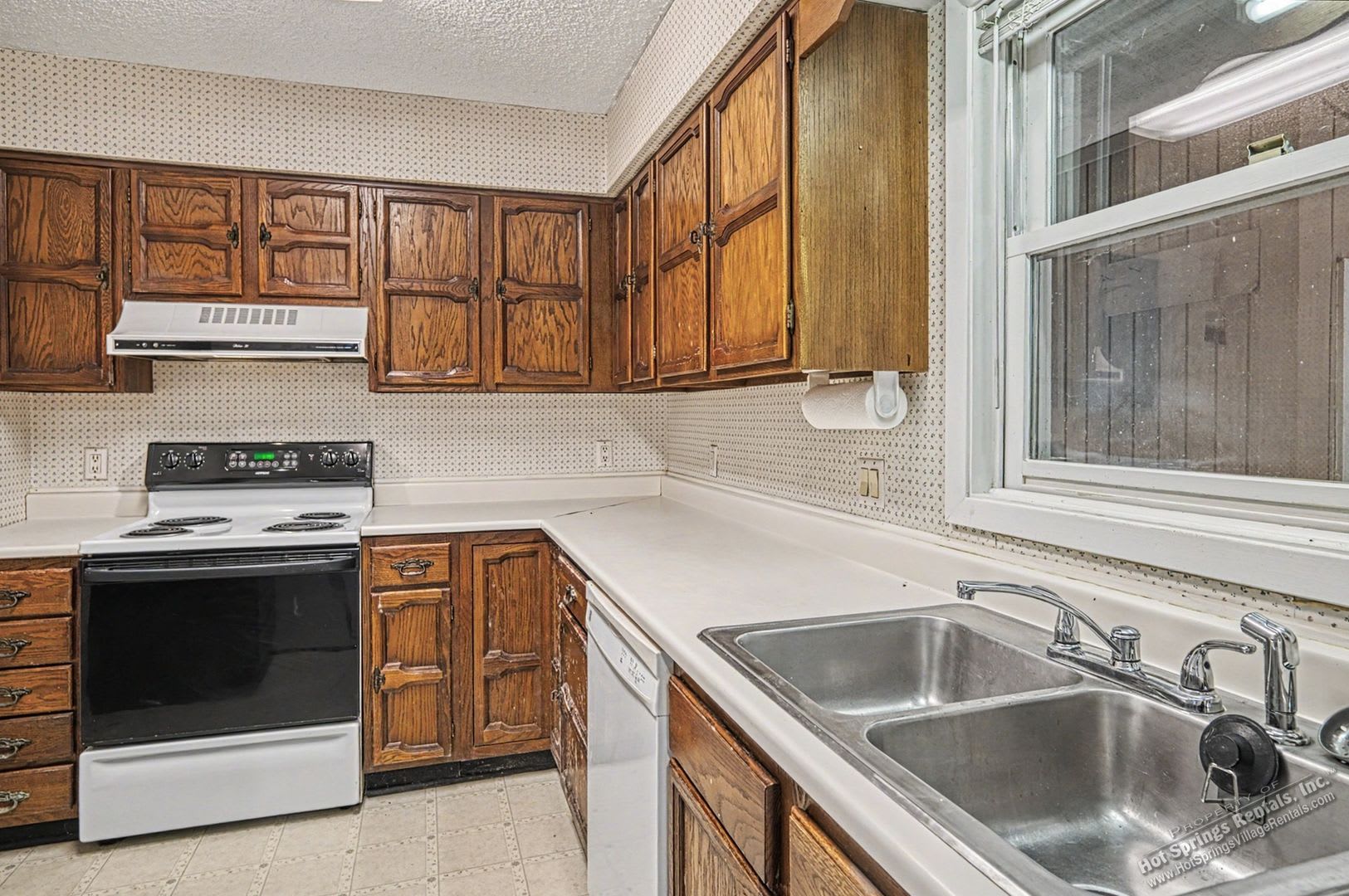 2 Bedroom, 2 Bath Home Near the Glazypeau Gate – photo 4