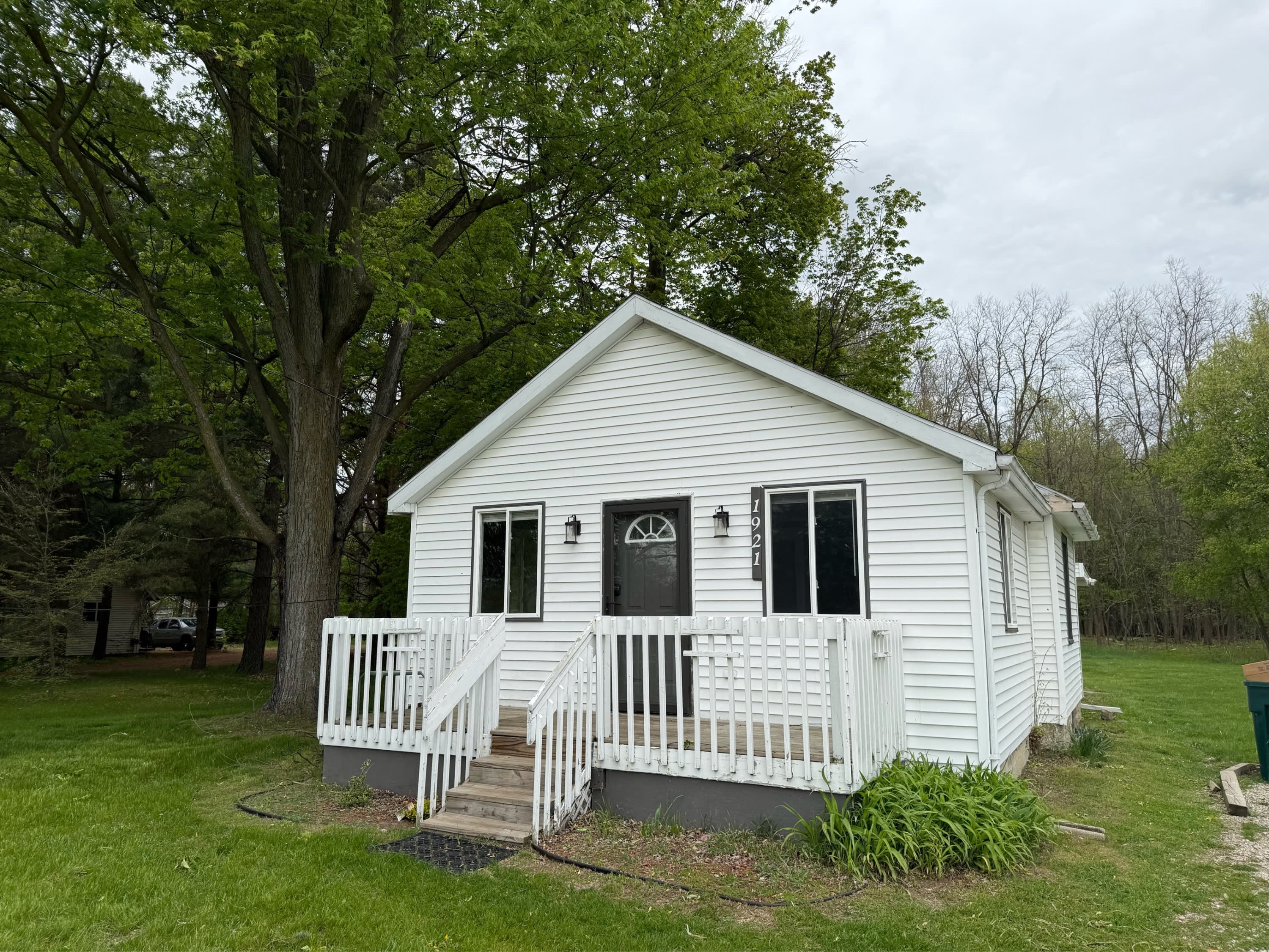 1921 East Willoughby Road – photo 1