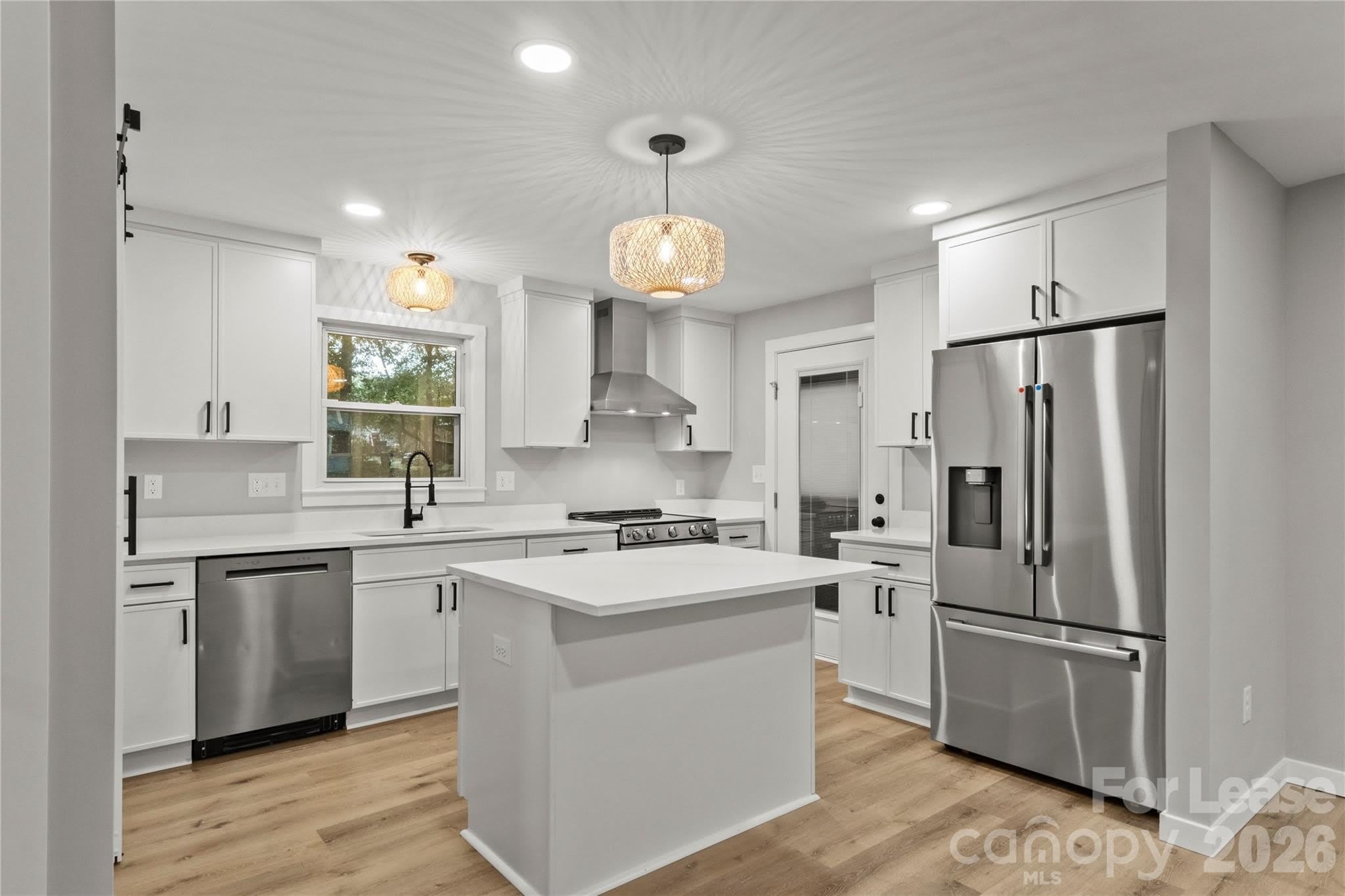 562 Barrington Place NW – photo 4