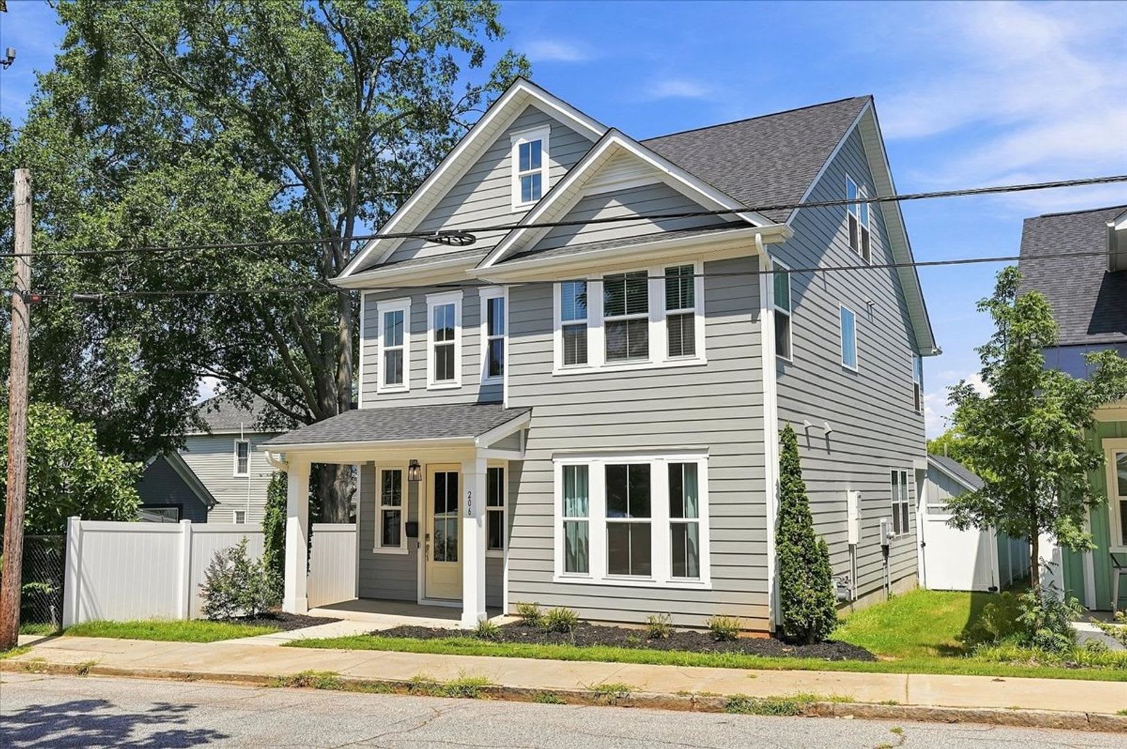 Beautiful 4 Bedroom, 3.5 bath townhome plus additional office/flex space! – photo 1