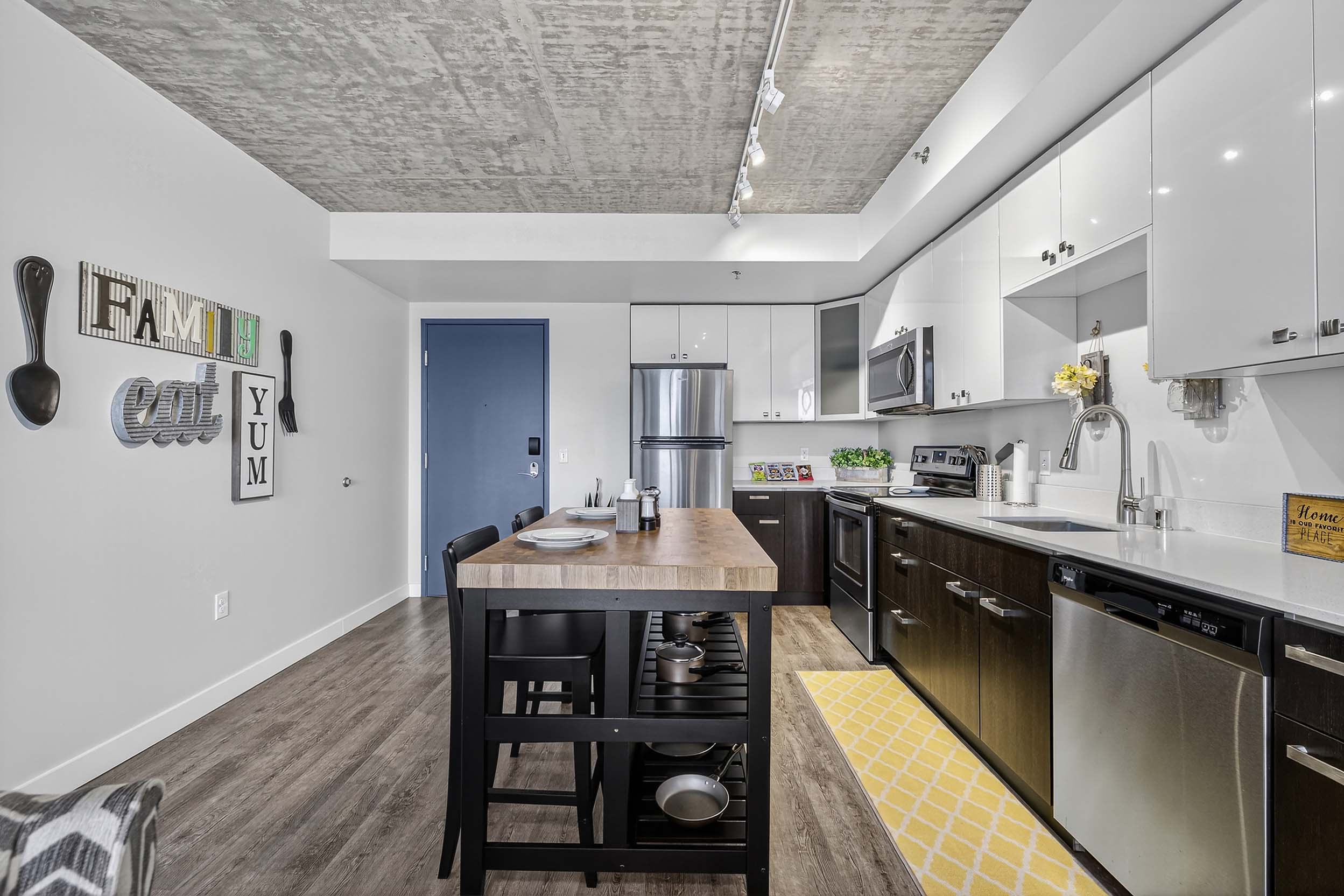 Airmark Apartments – photo 2