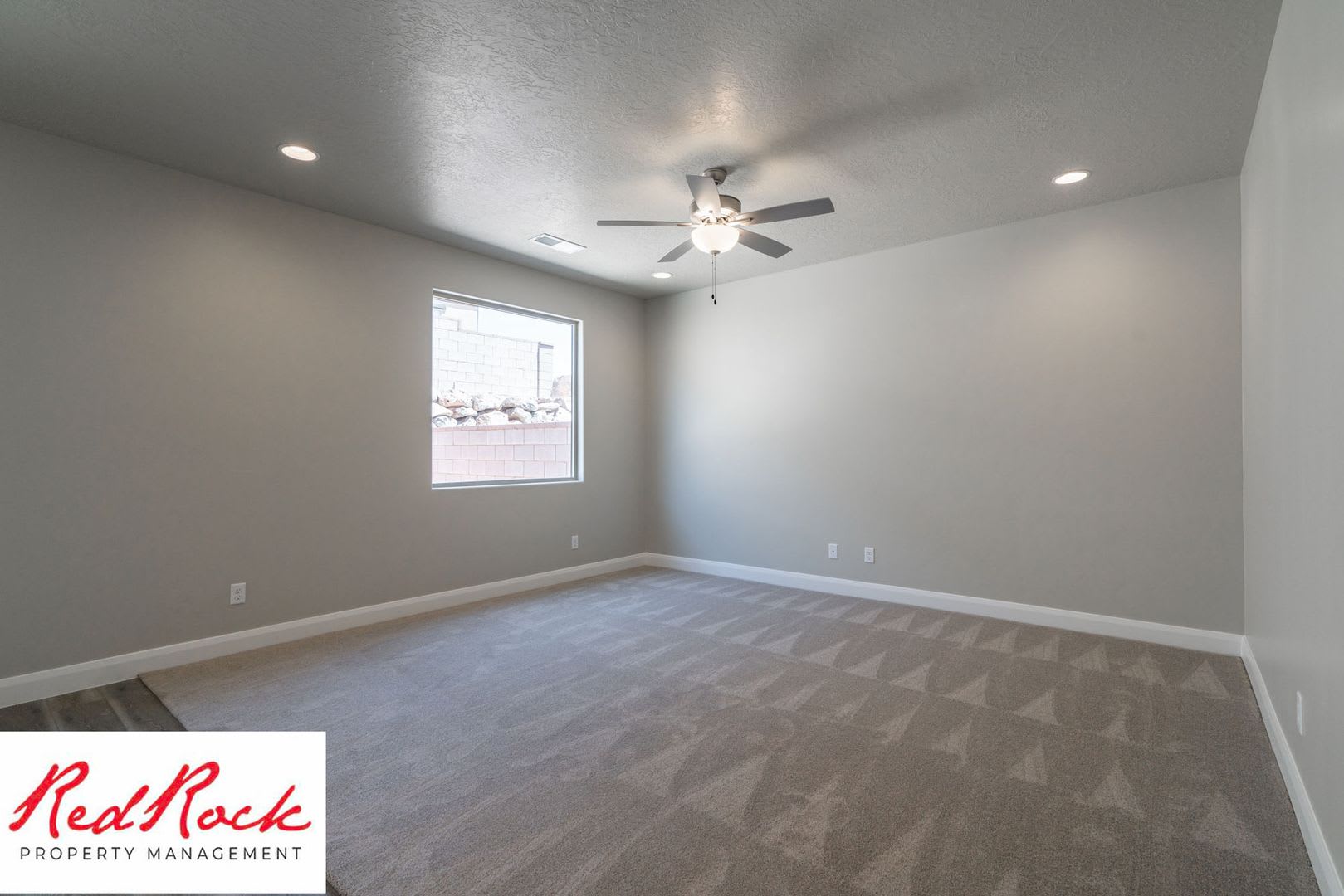 Stunning 4 Bedroom Townhome in Hurricane Heights – photo 4