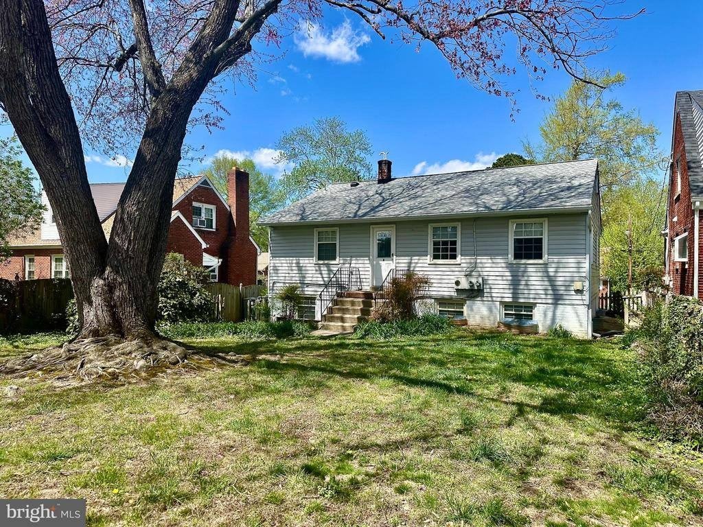 1316 Rowe Street – photo 4