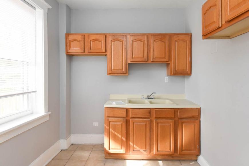 1249 Rosemont – photo 2