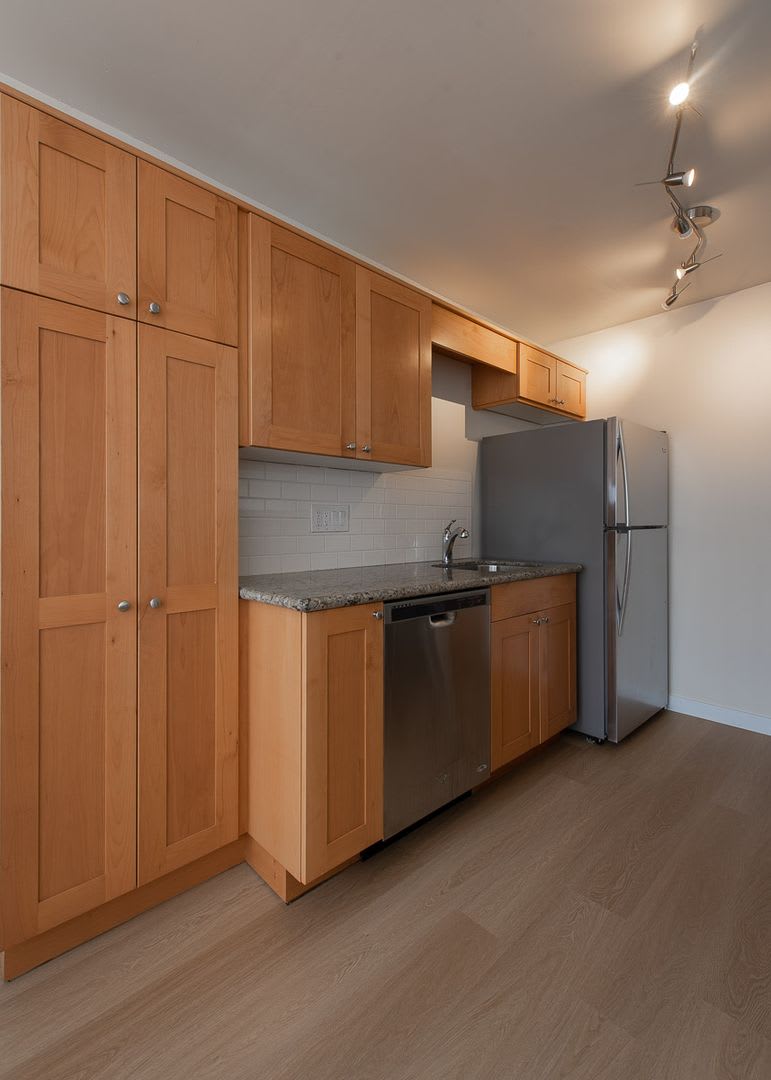 Updated 2bed/1bath in Prime Redmond Location! – photo 1