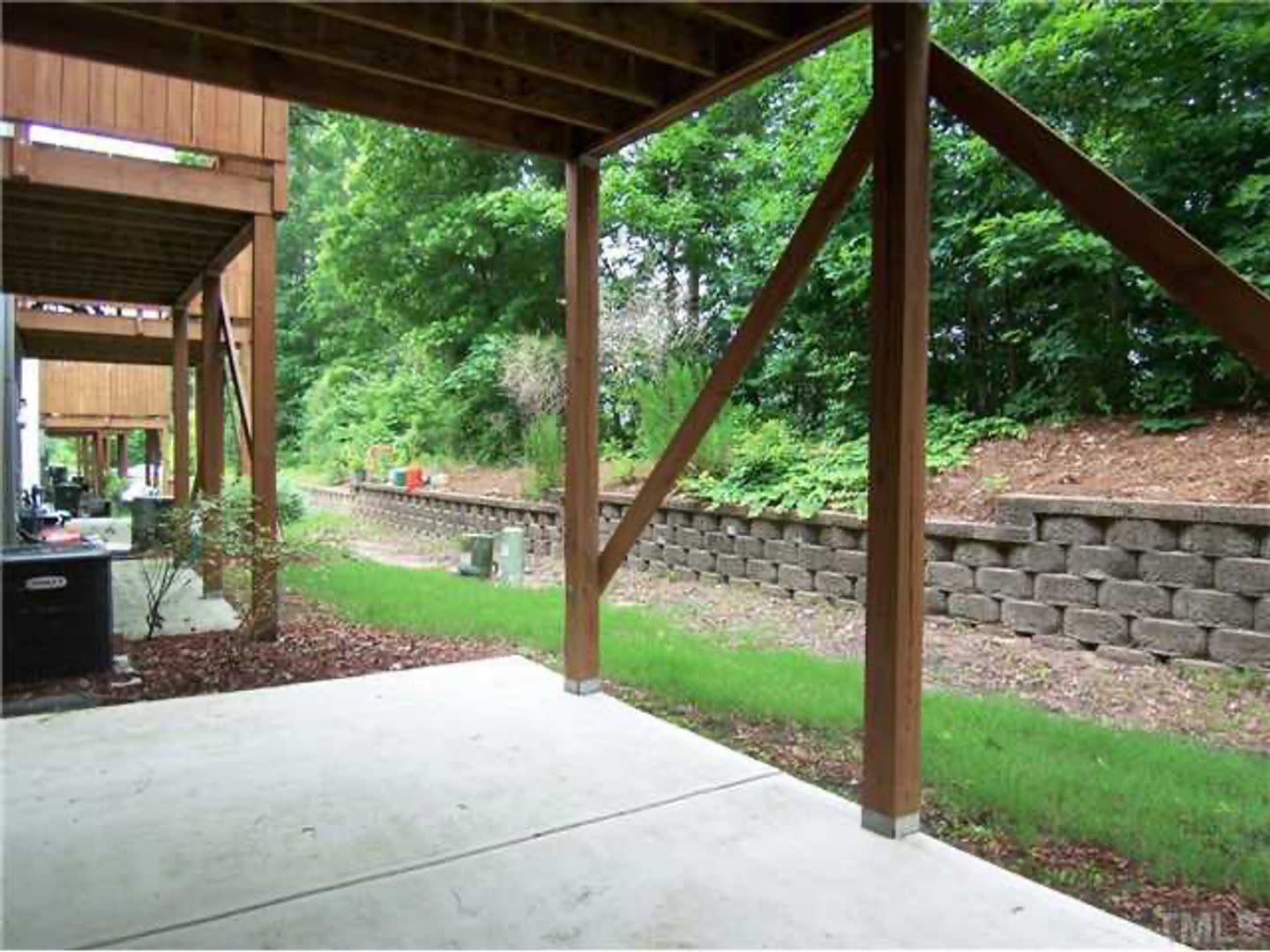 Room in 3 Bedroom Home at Linden Park Ln – photo 4