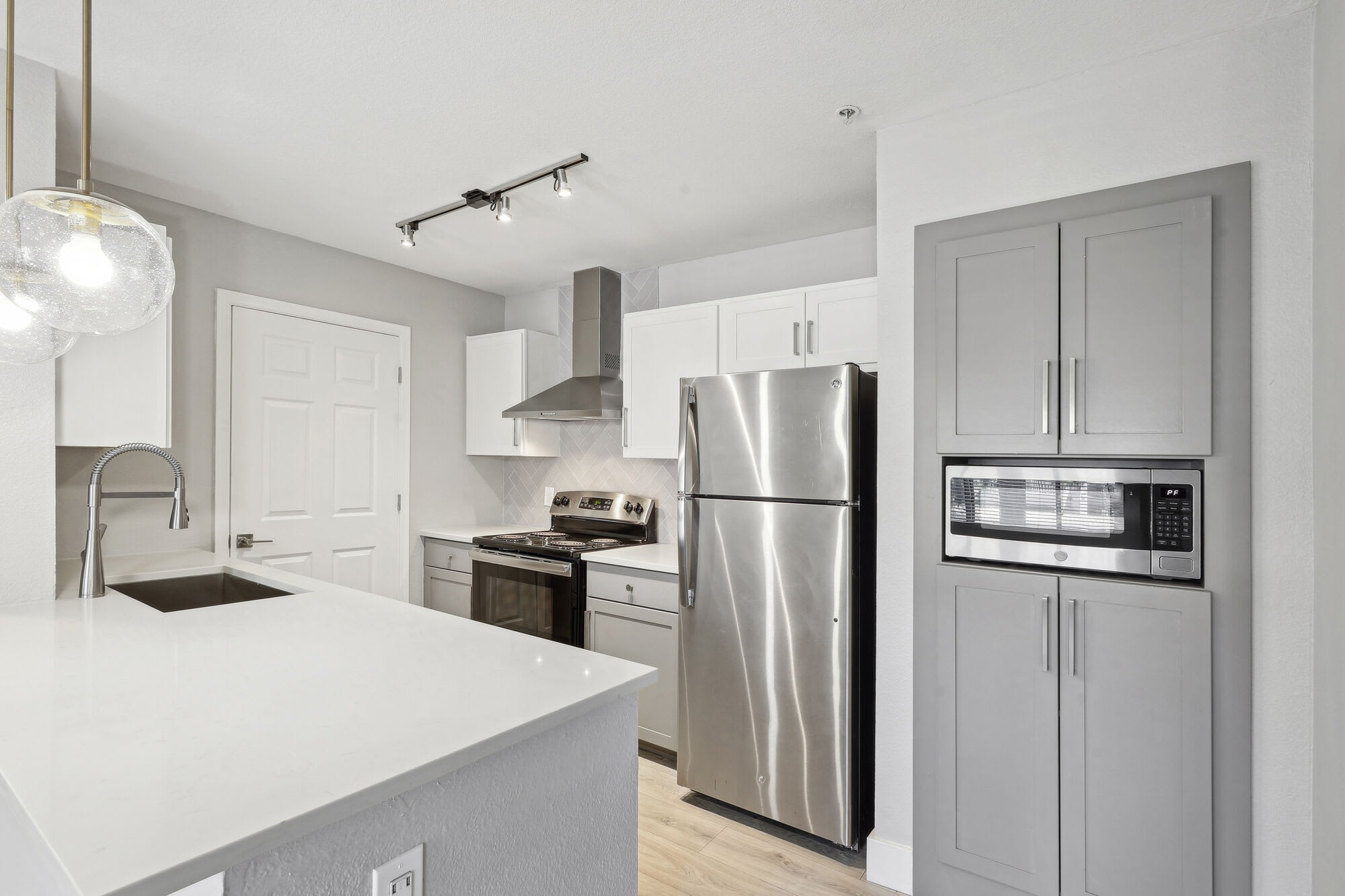 Lennox luxury living – photo 1