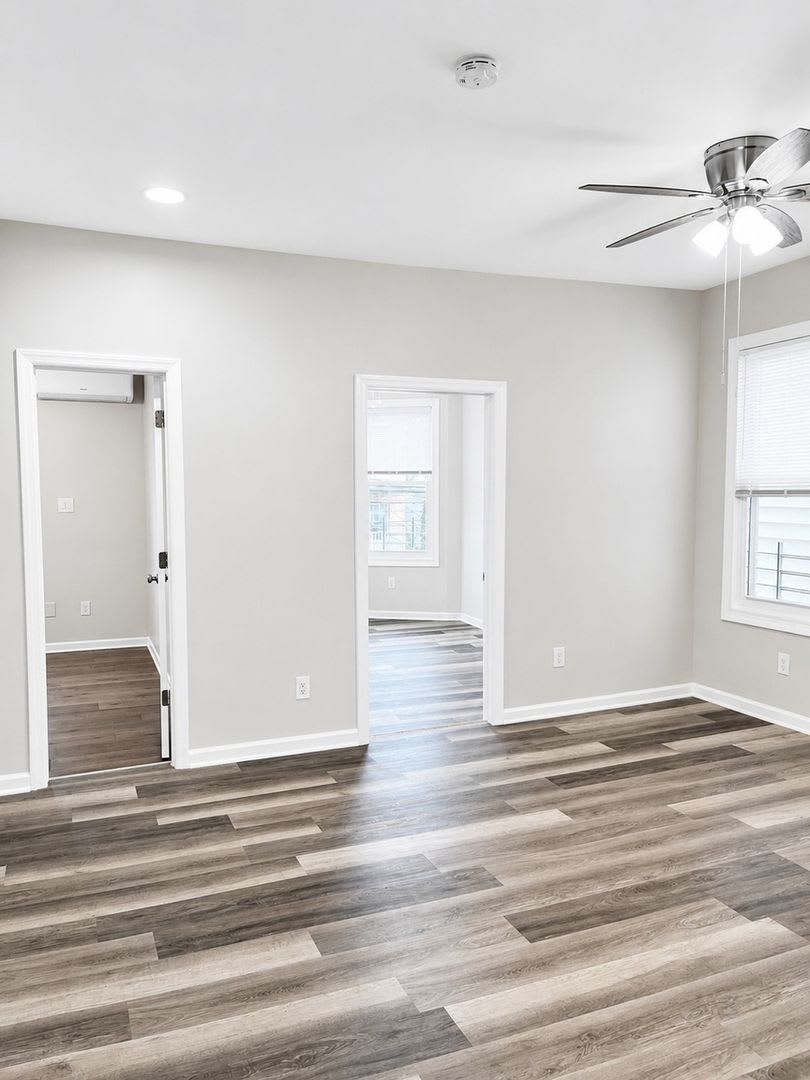 Brand New Luxury 3BR Top Floor Apartment – photo 3