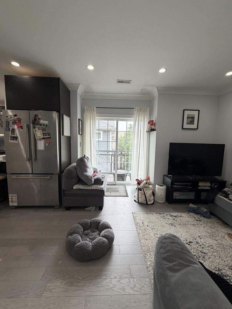 2145 West Fletcher St. – photo 3