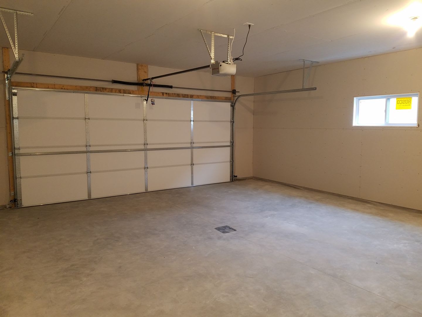 3 Bedroom / 2 Bathroom House For Rent! – photo 4
