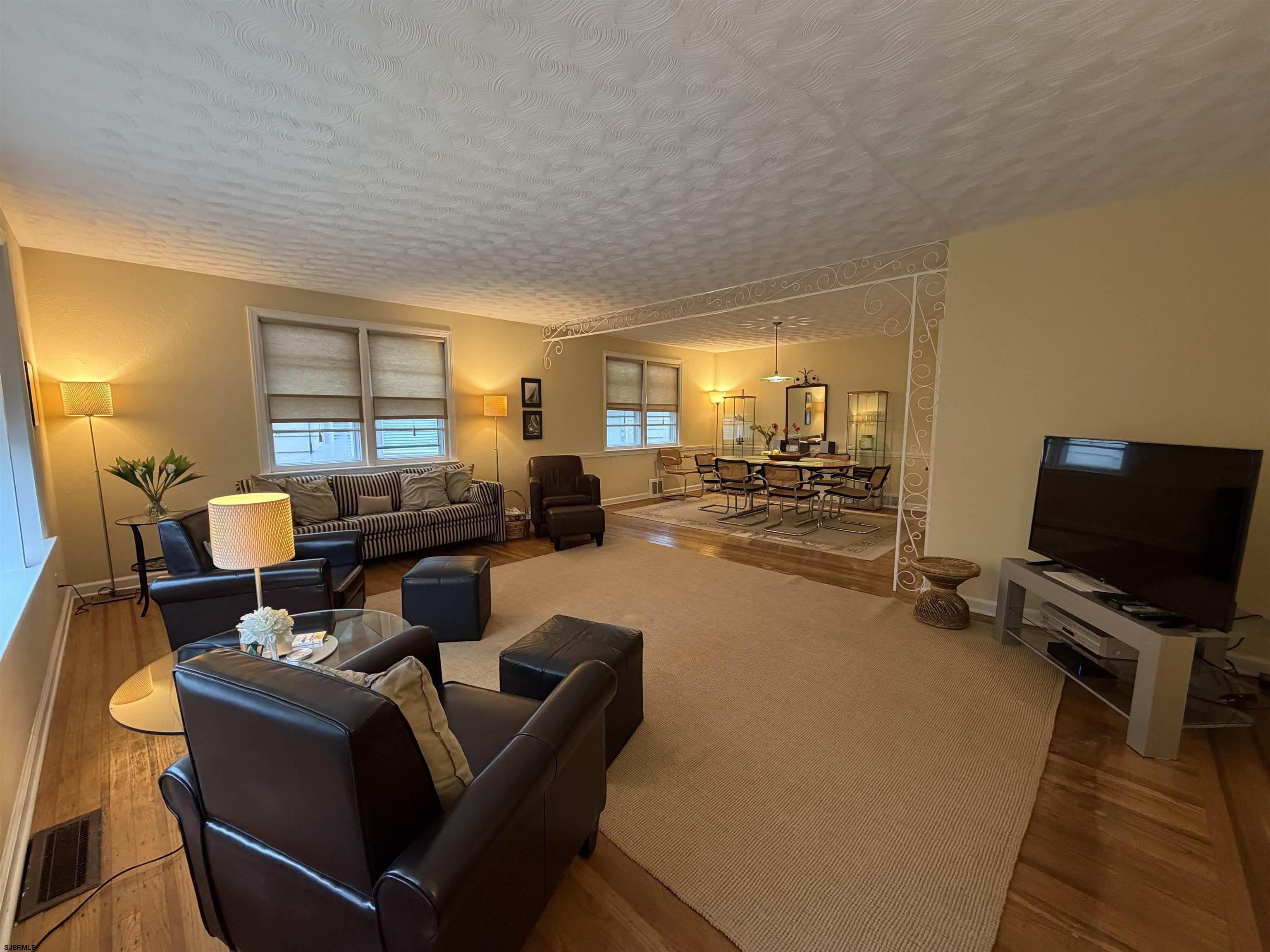 33 N Gladstone Ave – photo 4