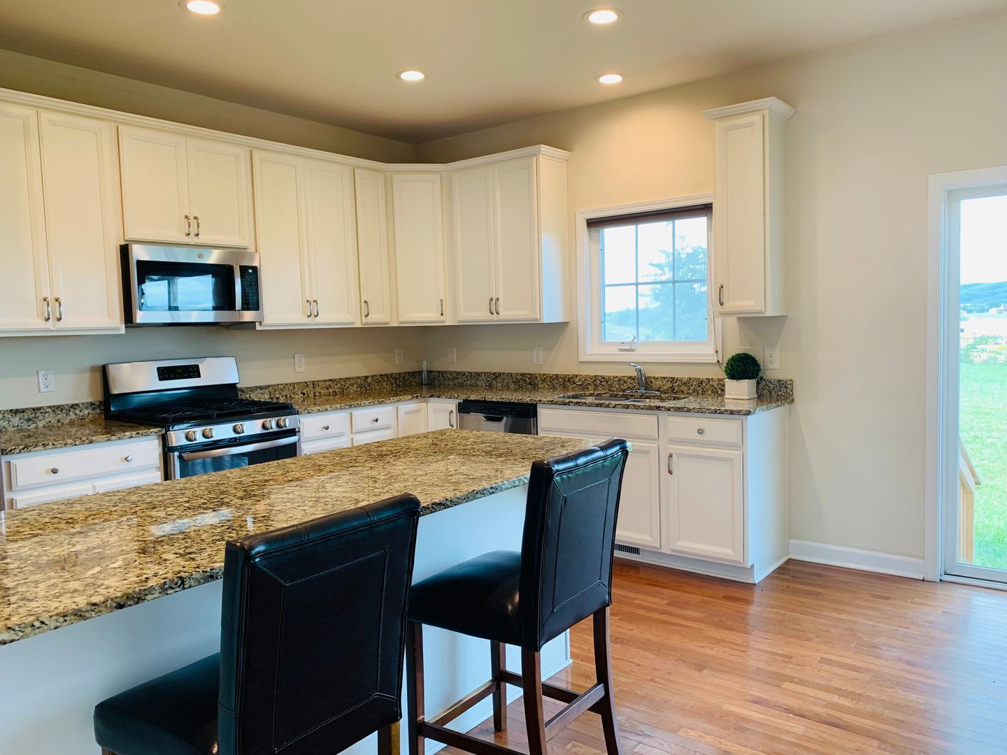 4 Bedroom, 2.5 Bath House – photo 5