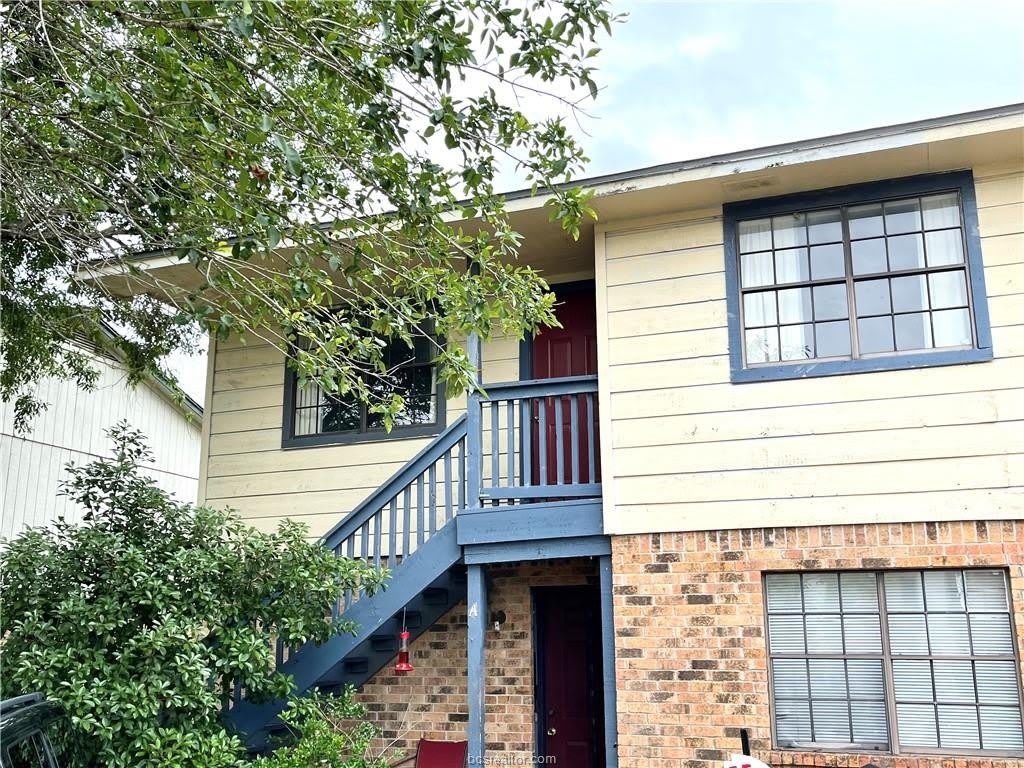 704 Navarro Drive – photo 2