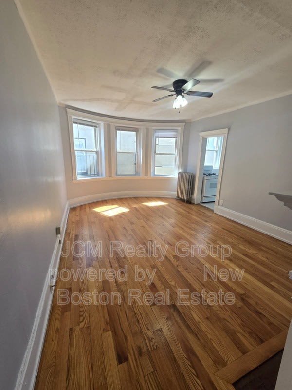 66 Basset St – photo 2