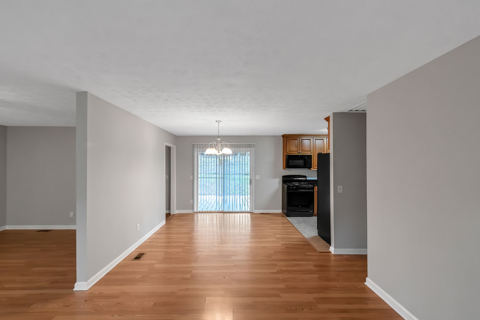 Charming 3 Bedroom / 2 Bath with Finished Basement! – photo 2