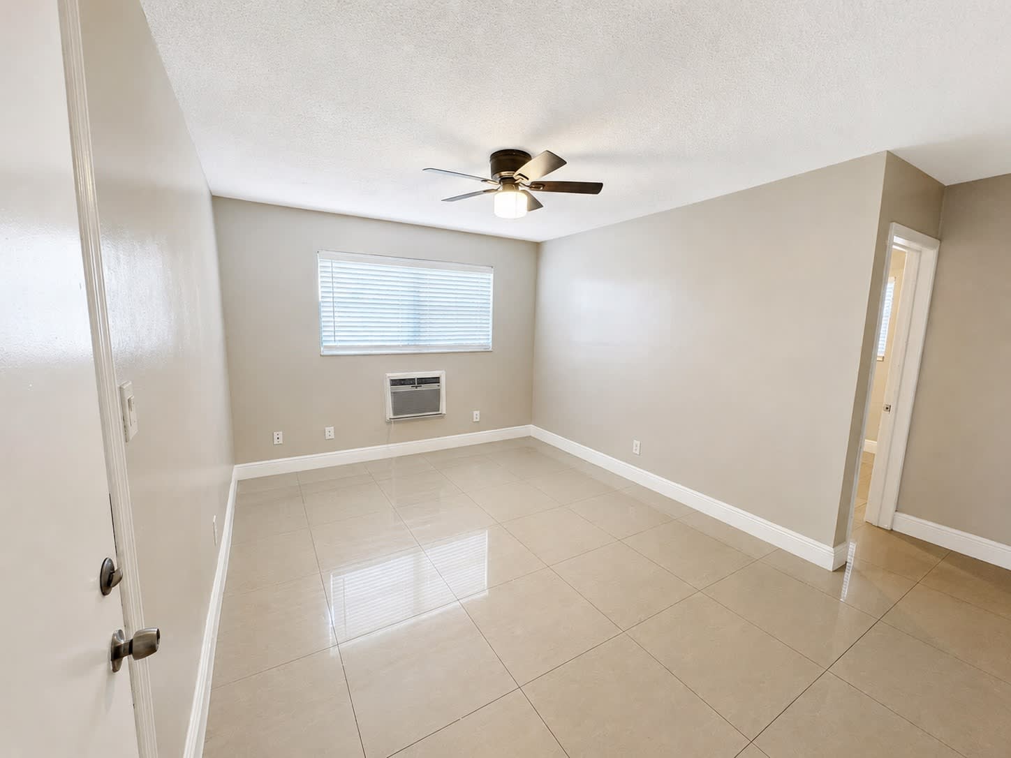 811 NW 6 Avenue – photo 1