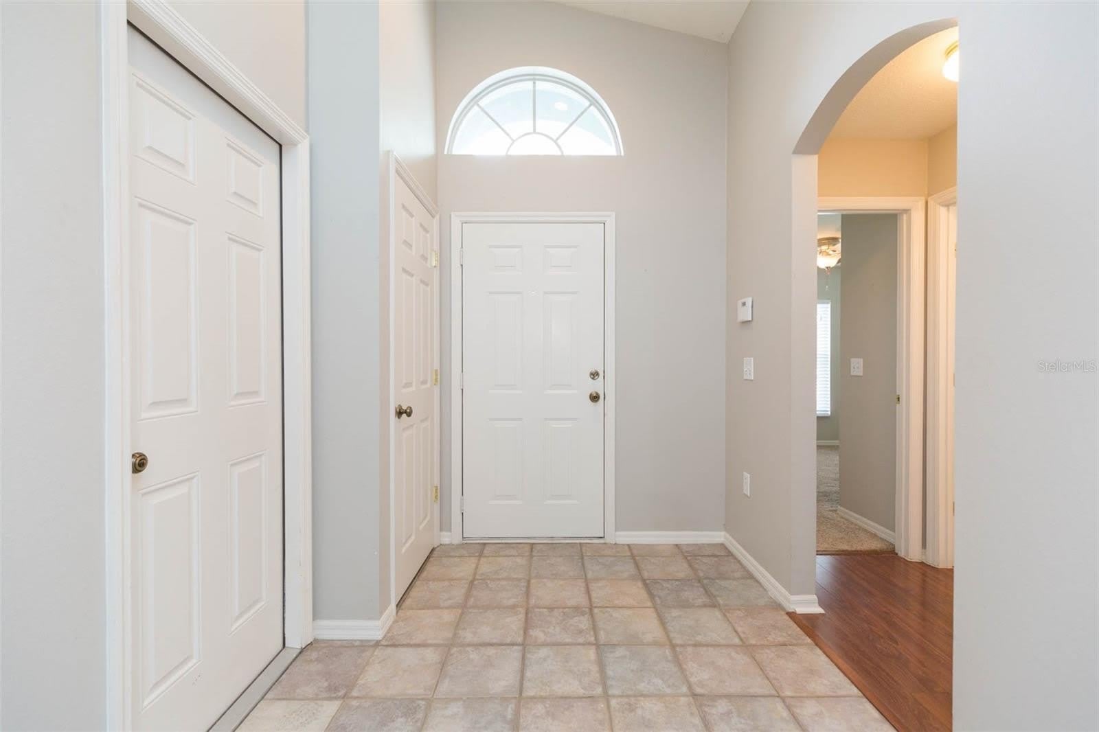 4550 ROUNDVIEW Court – photo 2