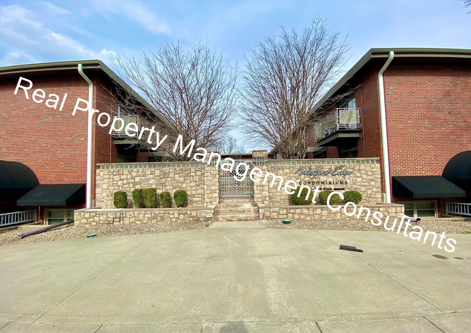 FREE RING CAMERA WITH MOVE IN! Kansas City midtown living 1 bed 1 bath home for rent! – photo 1