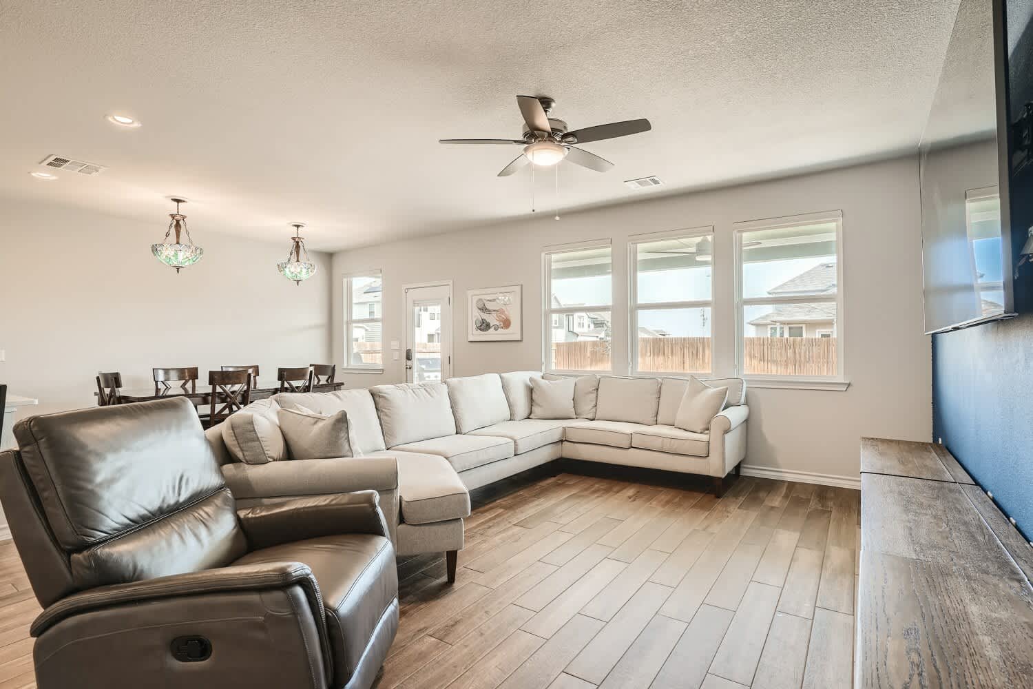 1601 Denesa Drive – photo 5