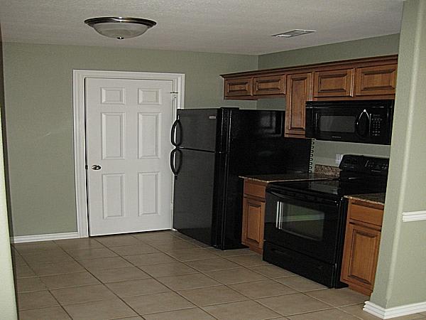 830 Oakwood Ct – photo 5