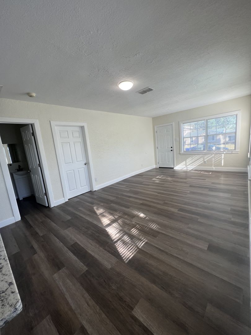 Beautifully Renovated 3Br Home Near Lakeland S Medical District – photo 4