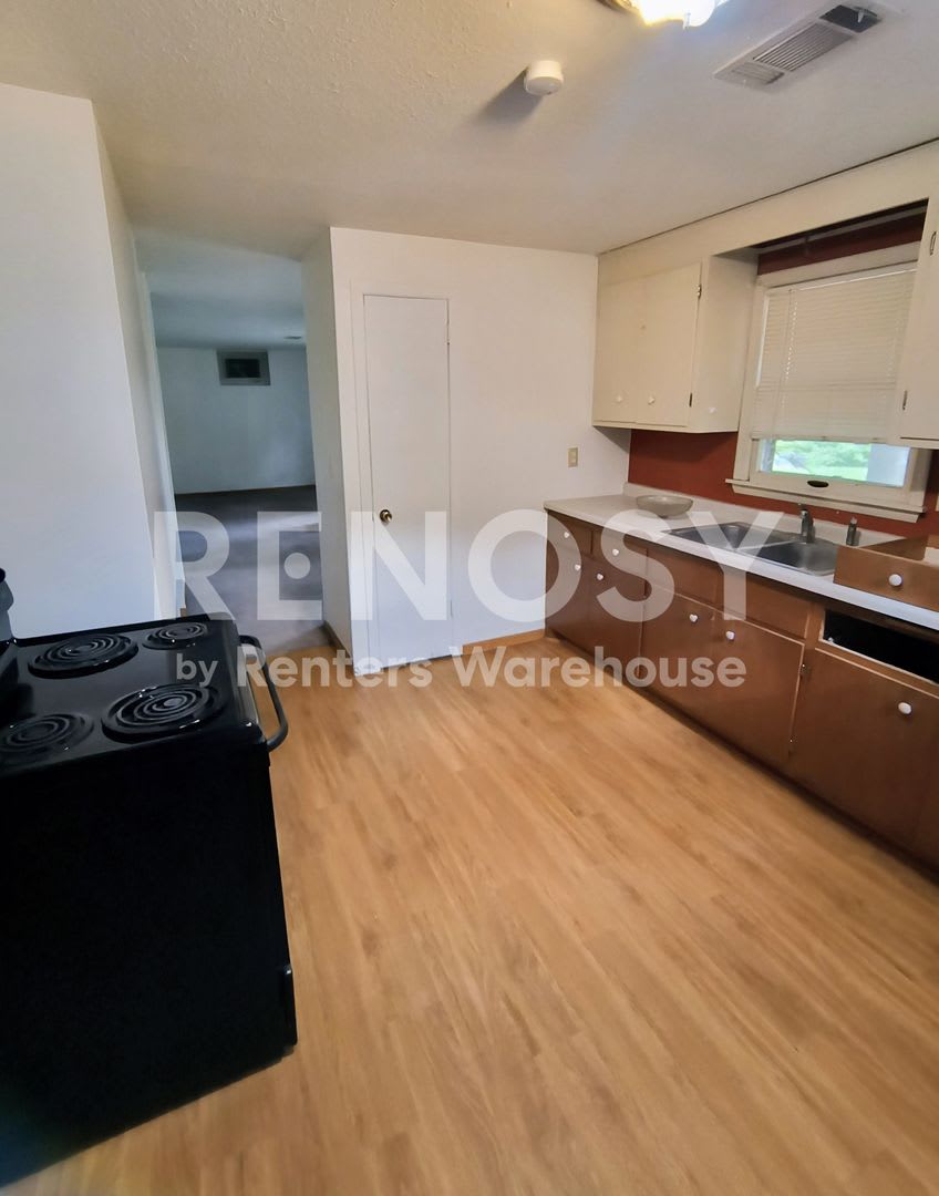 Available Now 2 Bedroom 1 Bath Apartment/Condo in Maple Grove – photo 3