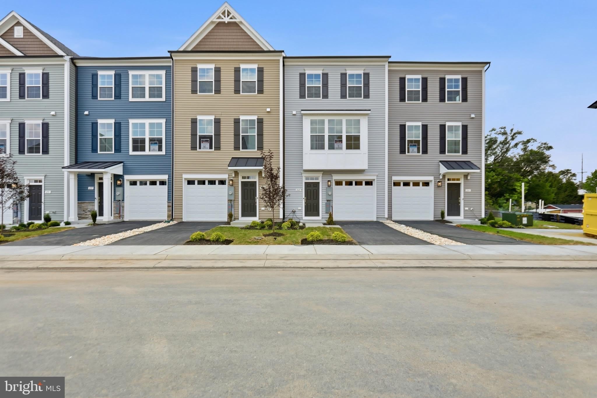 245 MONTEITH DR – photo 2