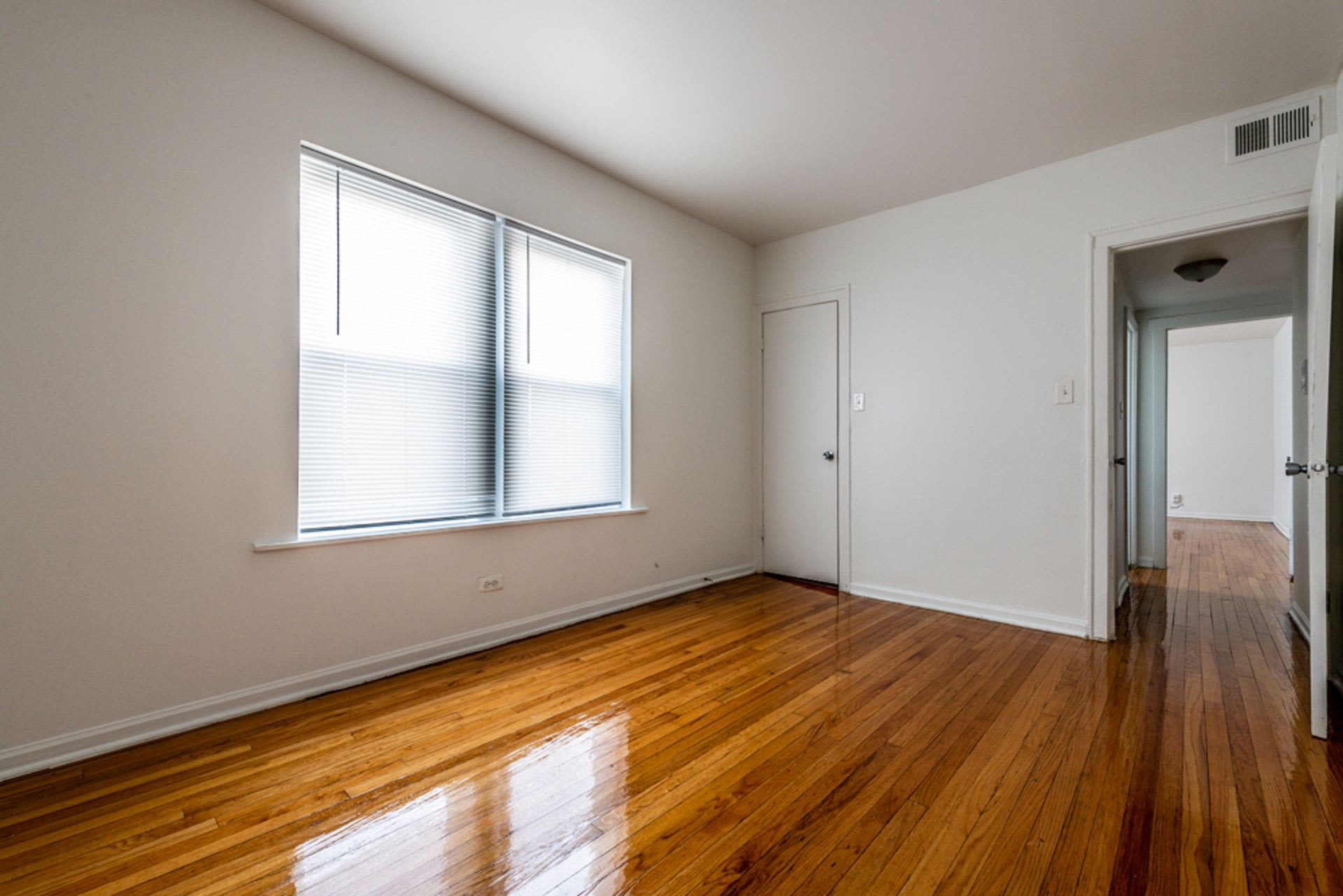 1123 N Lawler Ave – photo 3