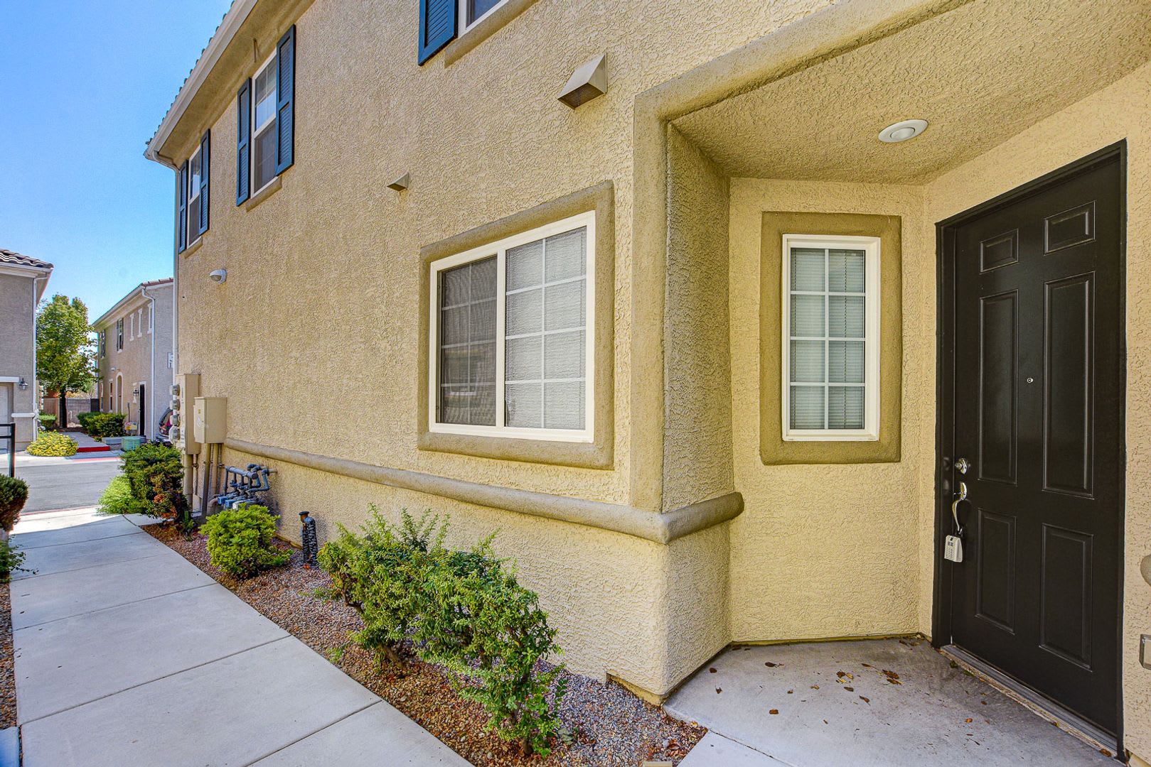 Stunning 3 Bedroom 2.5 Bath Condo! – photo 5