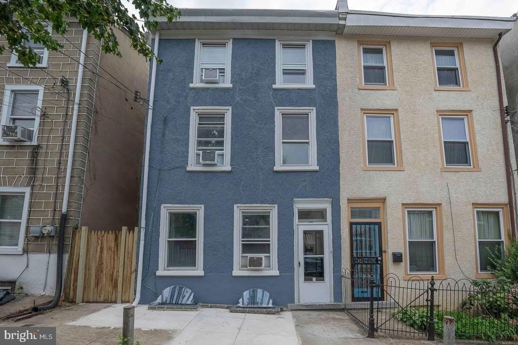 201 DUPONT STREET – photo 1