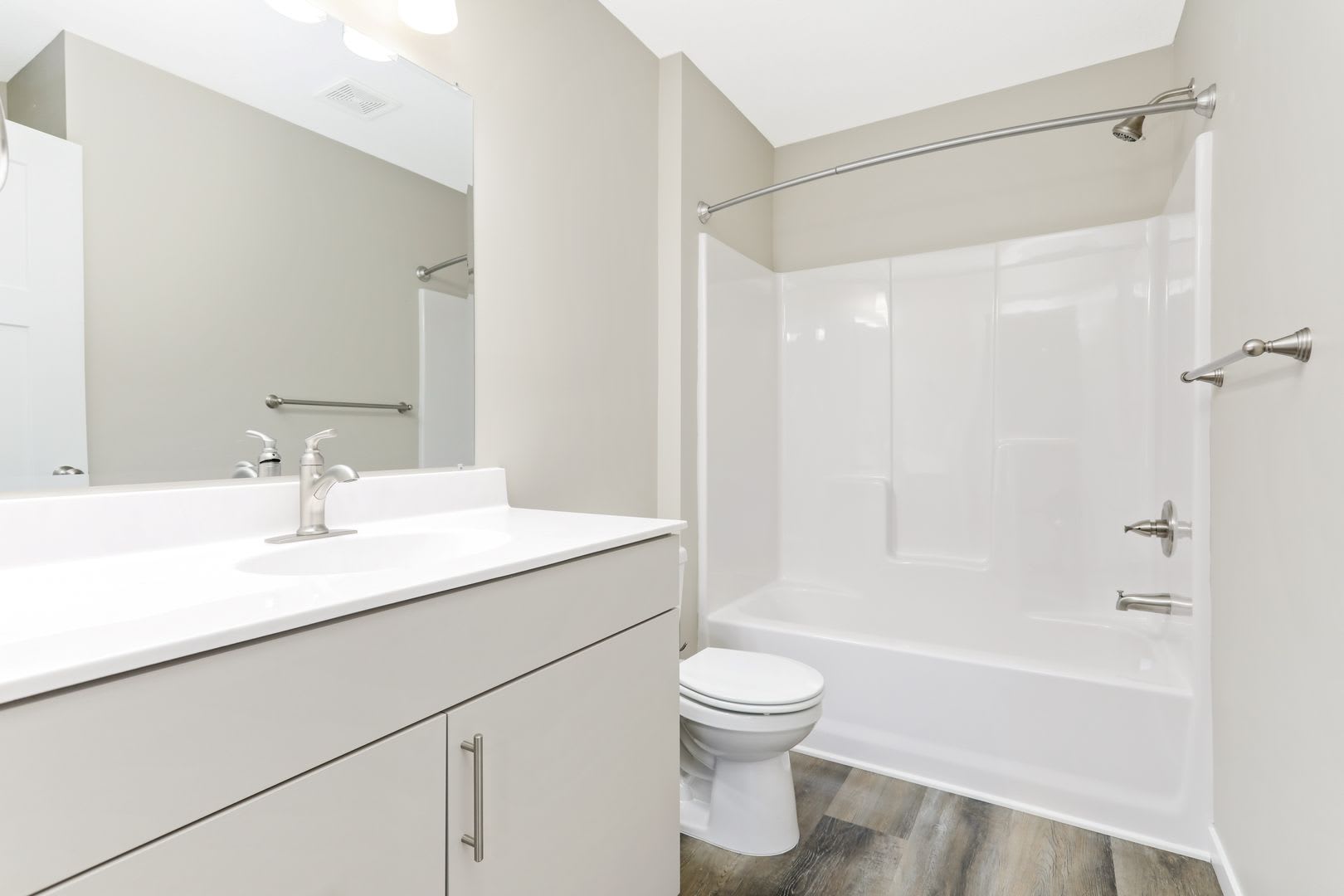 like new, 3bd 3ba townhome available 9.01 – photo 4