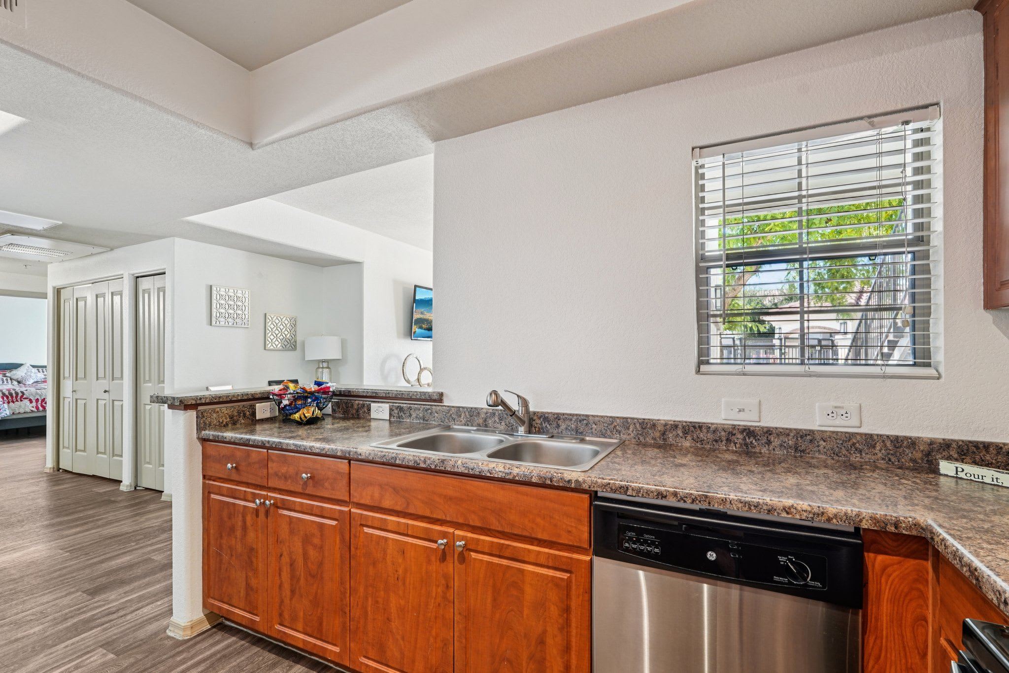 Del Mar Apartments – photo 5