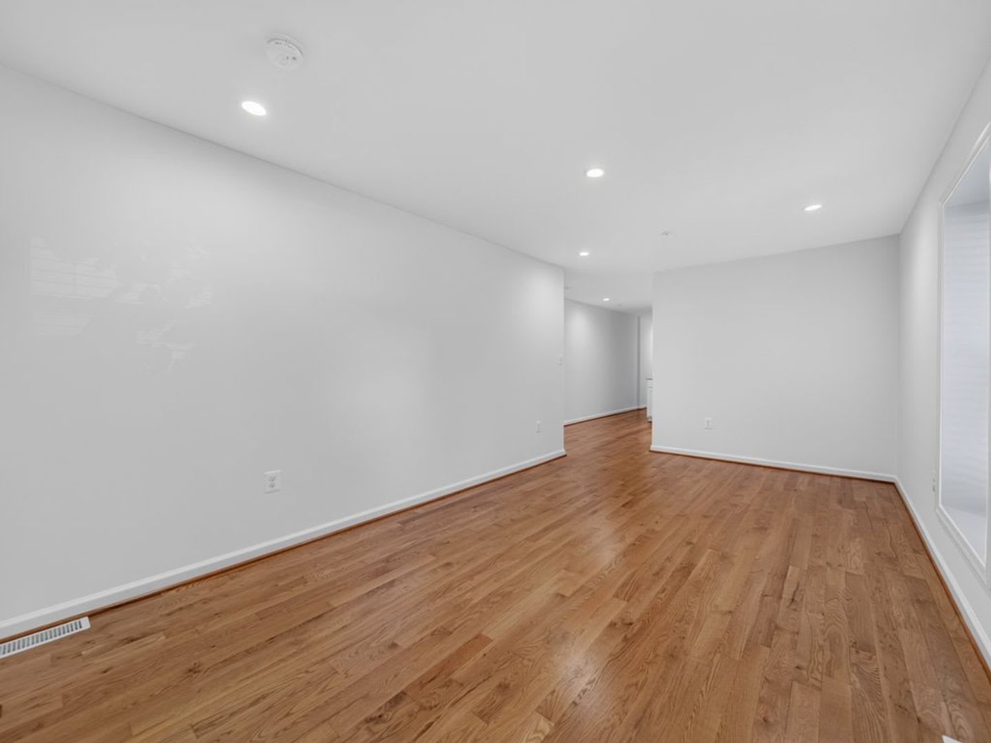 Newly Built 4BR/3BA Two-Level Townhome with Parking – photo 3