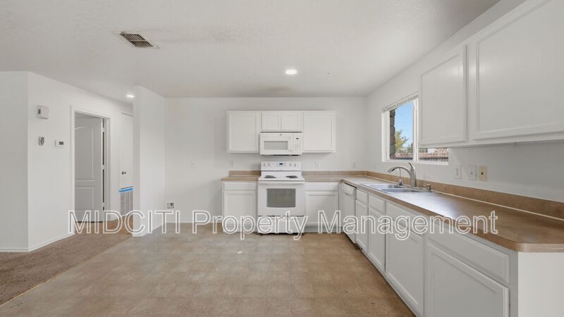 3248 Northwest Blvd – photo 4