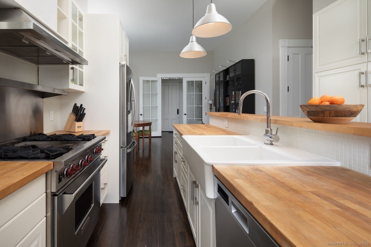33 Sharon Road – photo 5