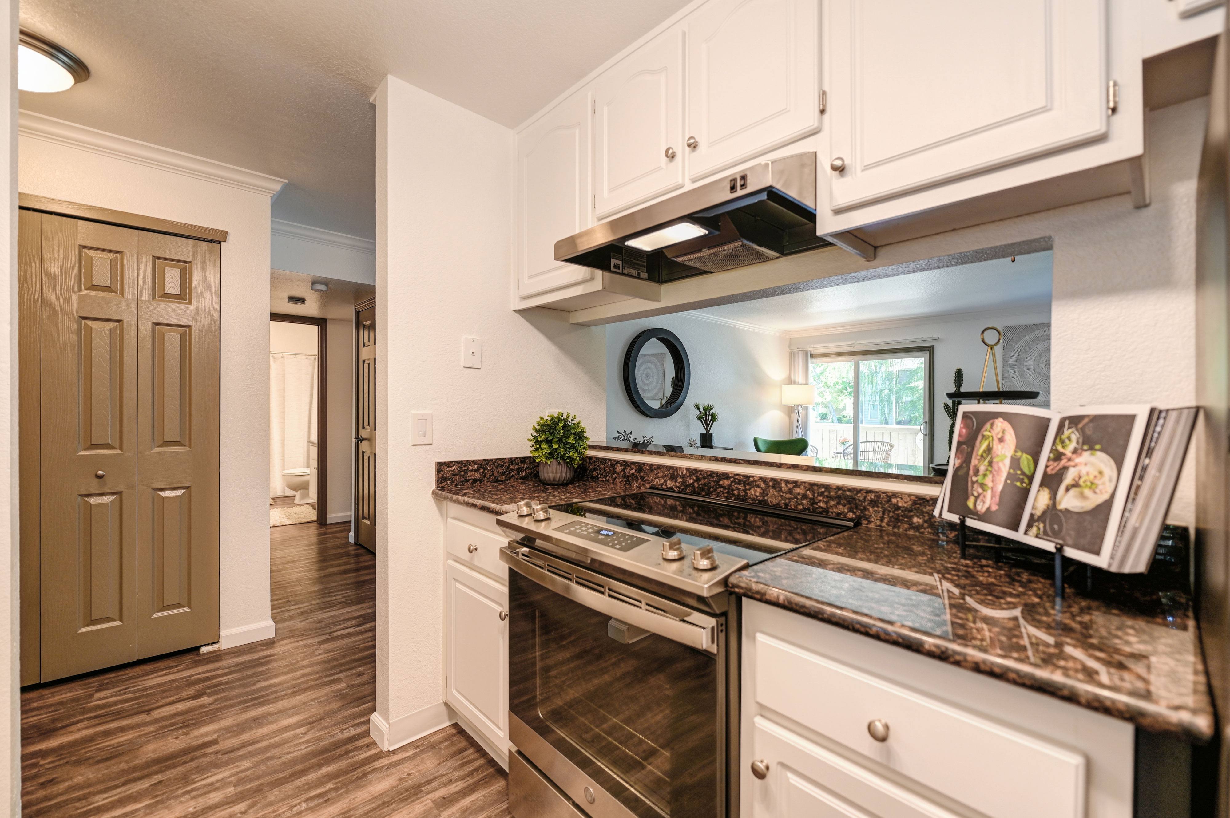 Harbor Oaks Apartment Homes – photo 3