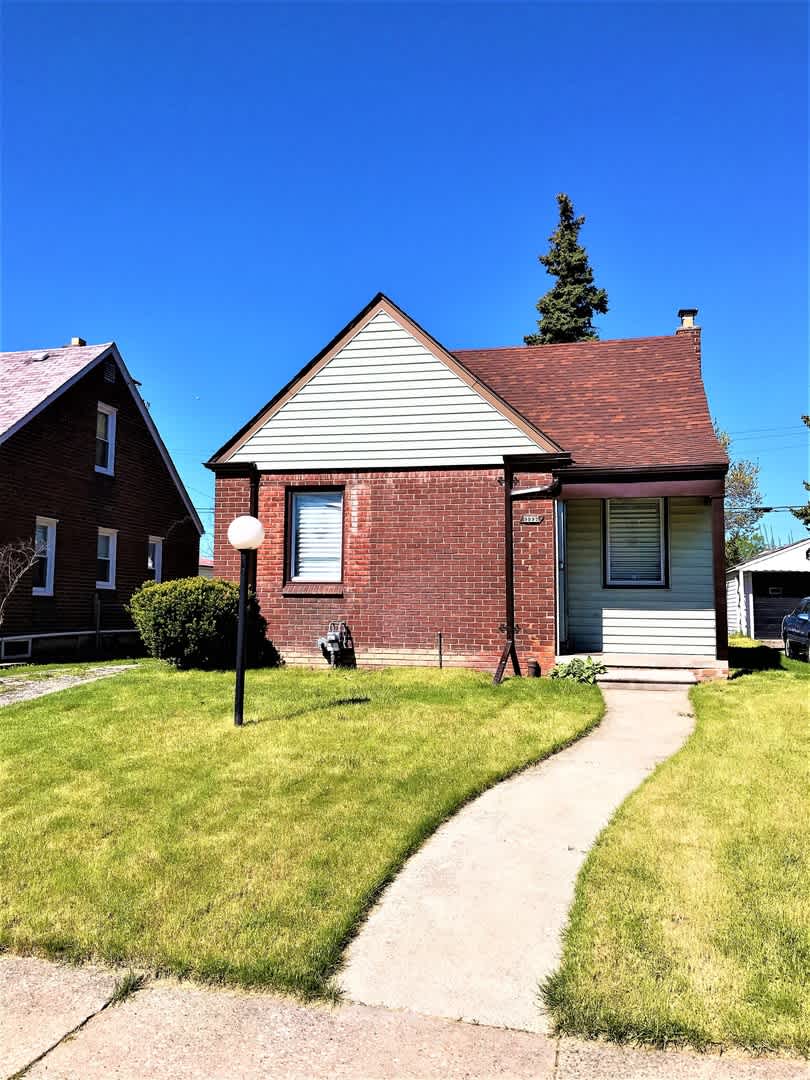 3 bedroom 1 Bath Bungalow – photo 1