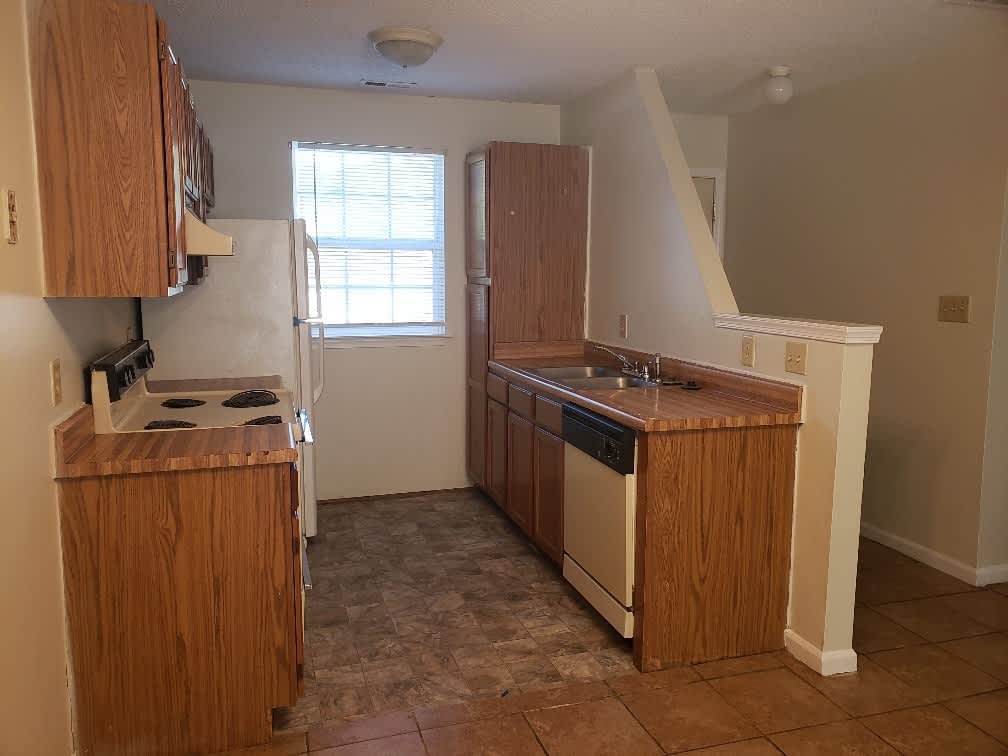Ranch-style 2BD/2BA townhome in quiet neighborhood in Garner! – photo 3