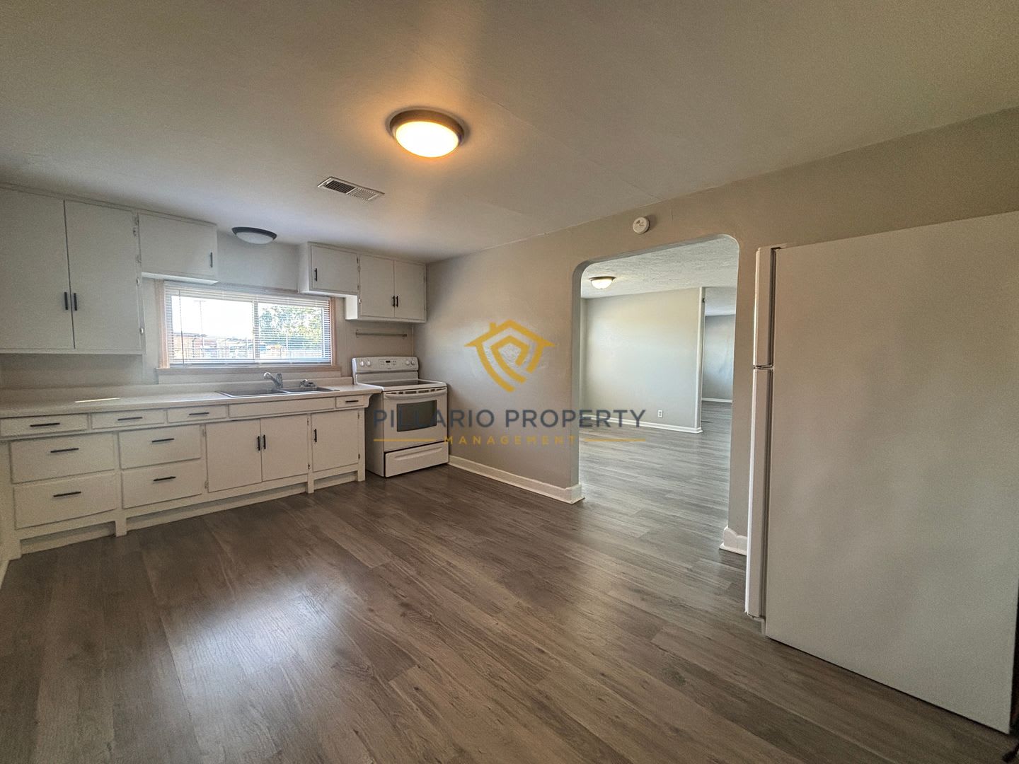 Charming Ranch On a Corner Lot in Anderson, 2 Bedroom, 1 Bathroom with Attached Garage Available NOW! – photo 4